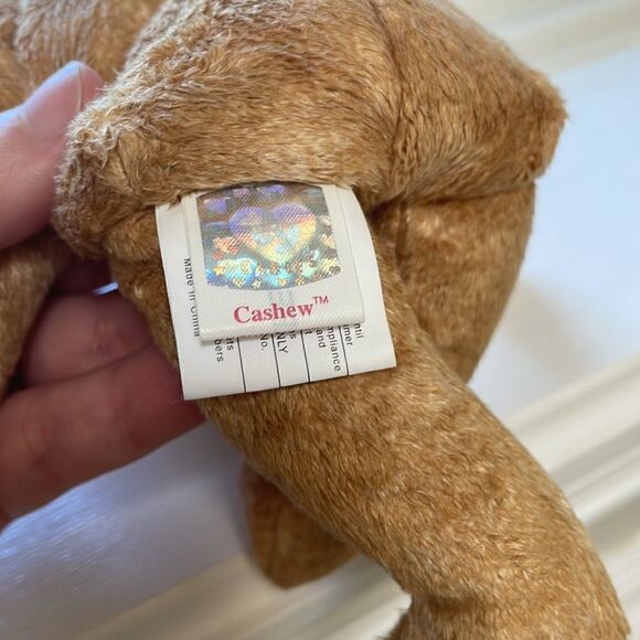 Cashew The Bear 2000 Ty Beanie Baby in Mint Condition with ear and Tush tags - Picture 4 of 5